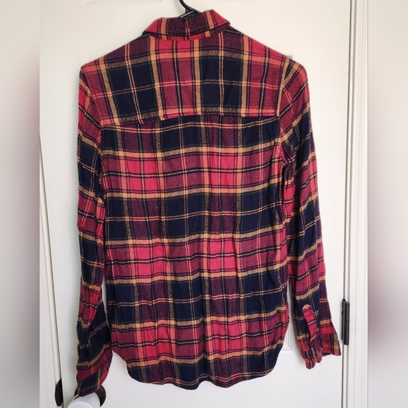 American Eagle women's pink & navy plaid flannel shirt, size small - Picture 2 of 7